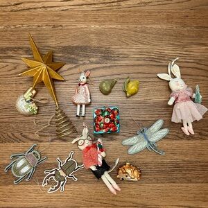 Assorted Holiday Ornaments Set